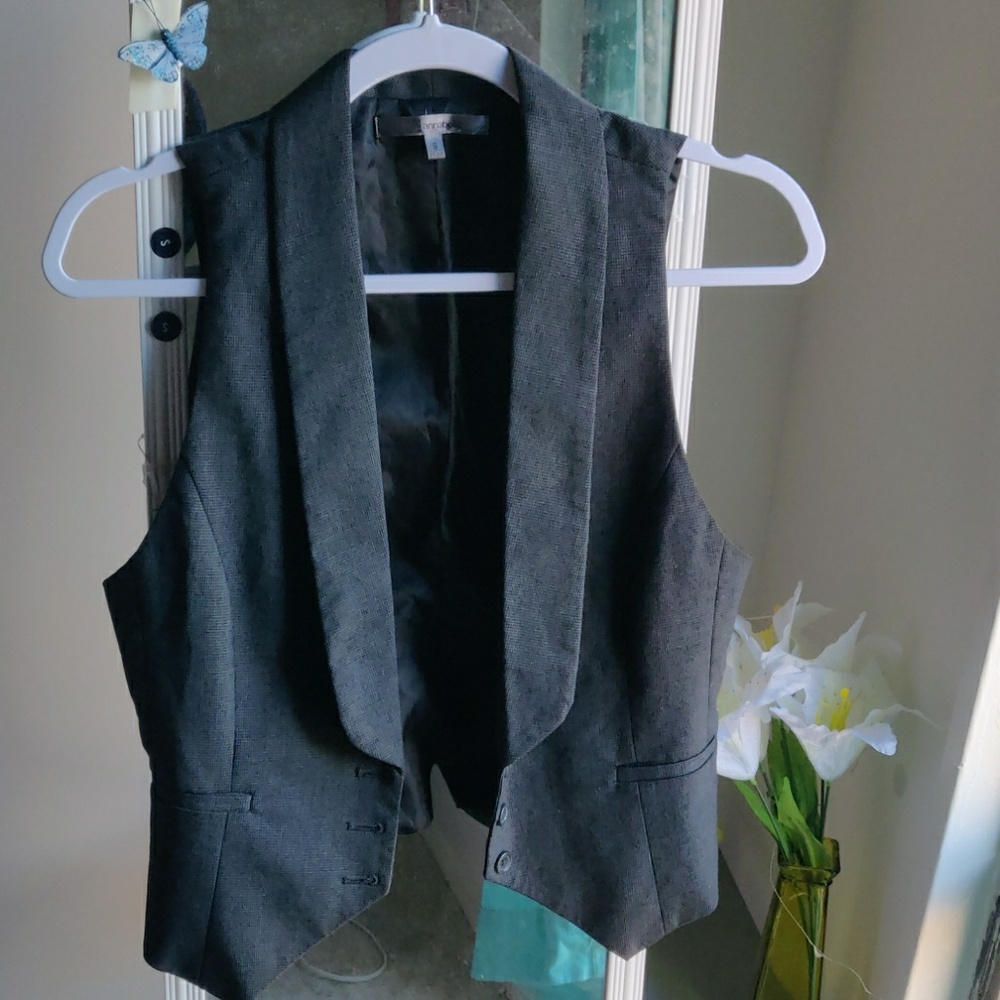 Vest size S